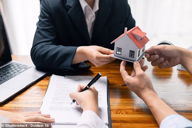 How Estate Agents in Herne Bay Help Buyers Navigate a Competitive Market