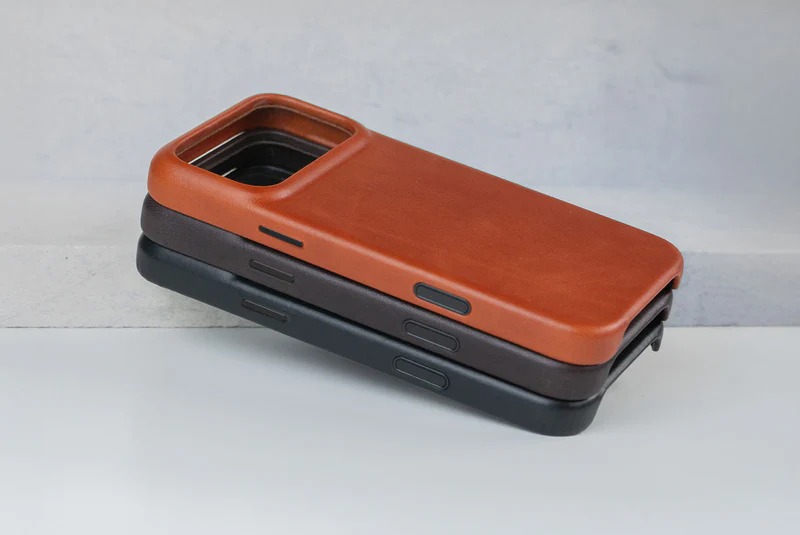 Why Open-Bottom Leather Cases Are the Smart Choice for Your iPhone 17